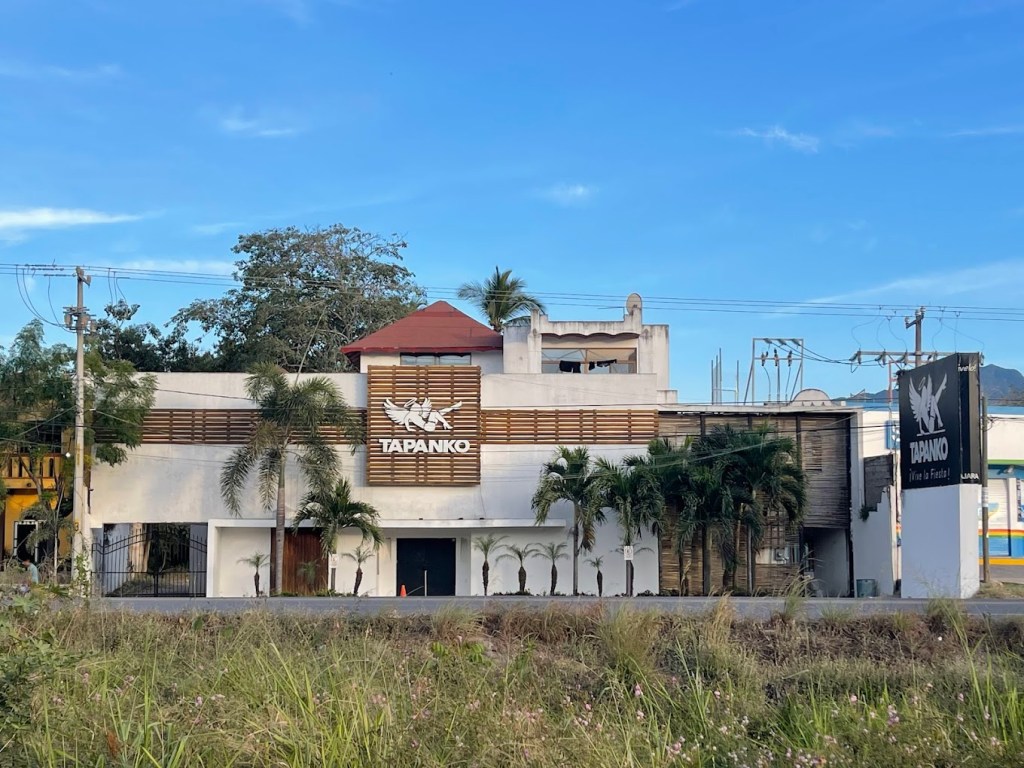 Questa immagine ha l'attributo alt vuoto; il nome del file è tapanco-1.jpeg